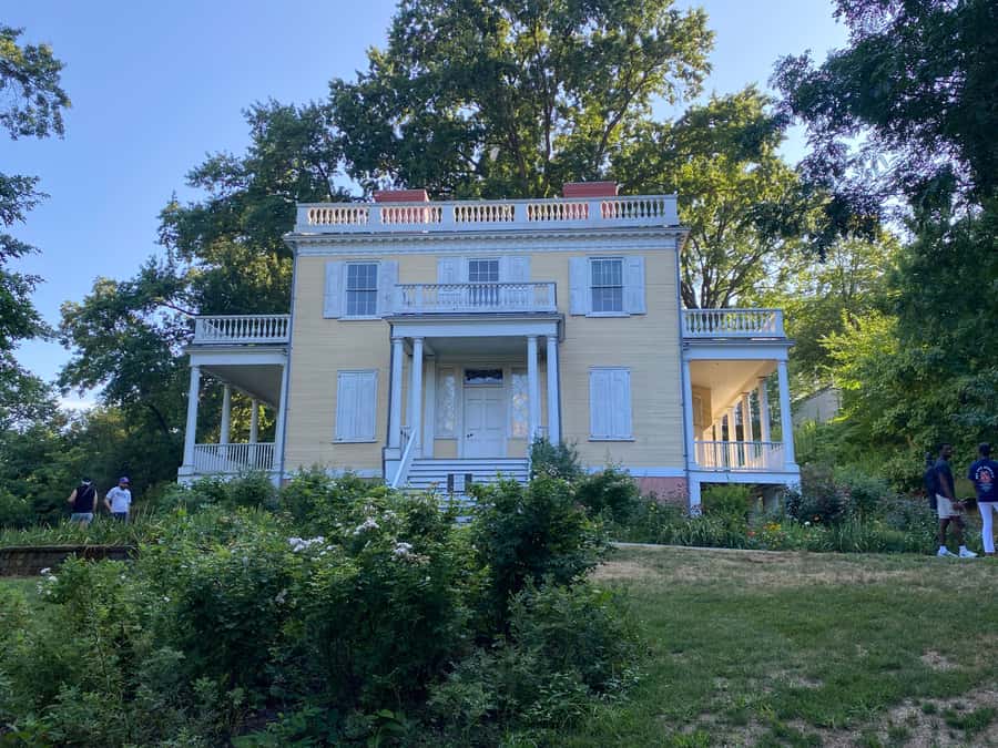 Soulful Sunday in Harlem  Guided Bus Tour - Starting Point at Columbus Circle’s Deutsche Bank Center