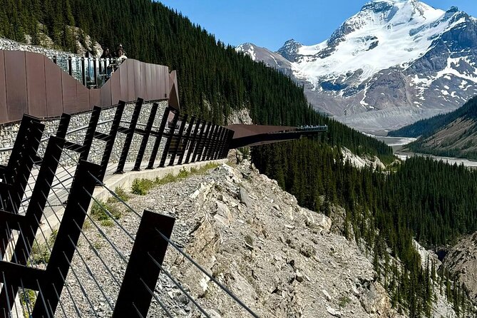 Spanish Private Tour to Columbia Icefields from Calgary - Scenic Stops at Bow Lake and Peyto Lake