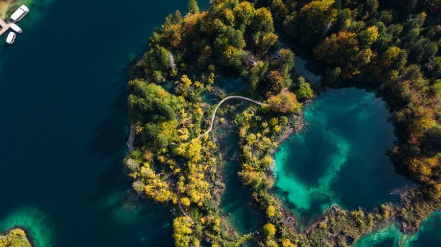 Split: Self-Guided Plitvice Lakes Day Tour with Boat Ride - Inside the Park: Exploring the Lakes and Waterfalls