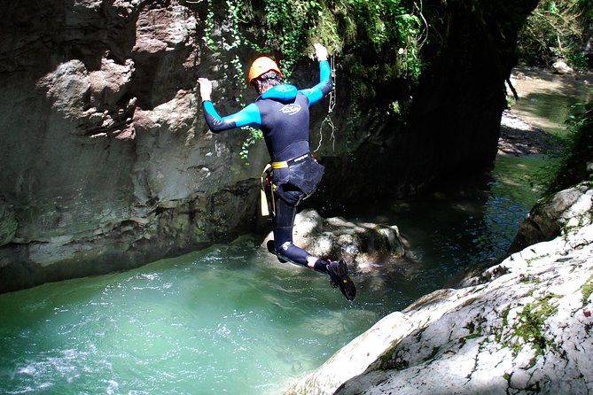 Sports Canyoning of Écouges bas in Vercors - Grenoble - From Meeting Point to the Canyon Entrance