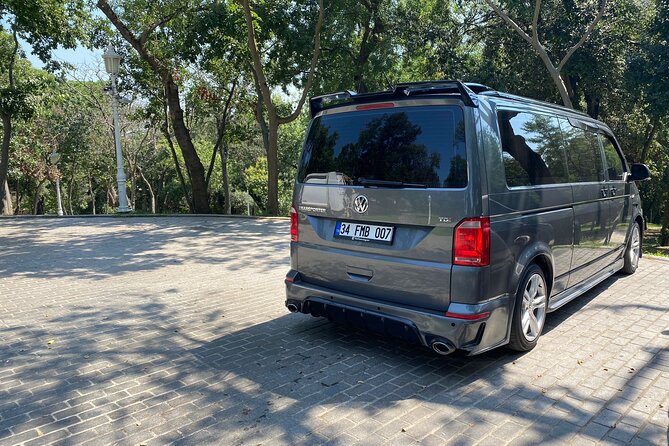 stanbul Airport and Hotel Transfer - Meeting points and airport assistance at Istanbuls busy terminals