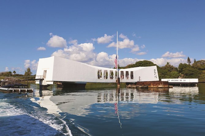 Stars and Stripes Tour: Pearl Harbor and Battleship Missouri - Pickup and Starting Point at the Hyatt Regency