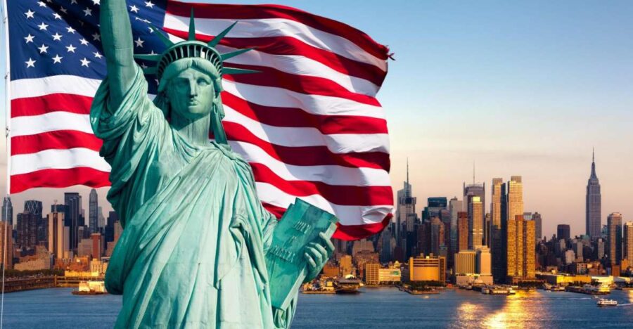 Statue of Liberty & Ellis Island by Ferry with Private Guide - Ferry Departure from Battery Park with a Private Guide