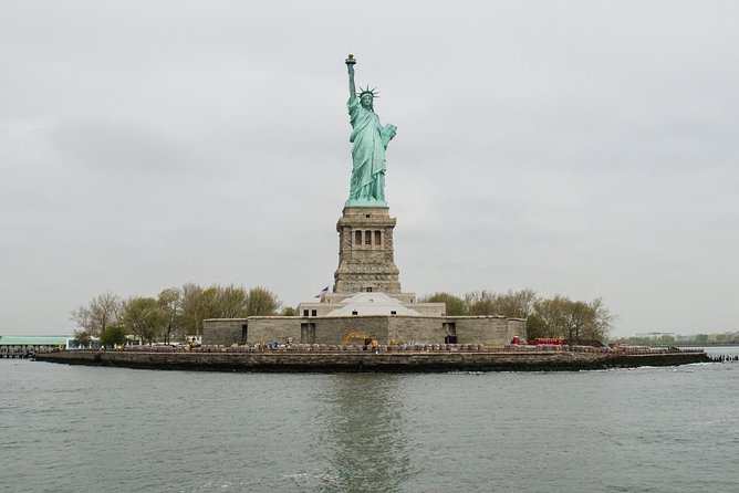 Statue of Liberty & Pre-Ferry Express Tour - Battery Park and Castle Clinton: The Starting Point