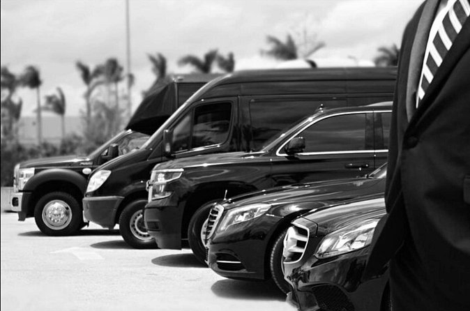 STL Royal Limousine & Black Car Service. STL Airports Pickup - The Drop-off Service to Hotels in St. Louis