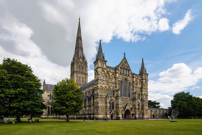 Stonehenge and Salisbury Cathedral Private Tour from Southampton - Key Points