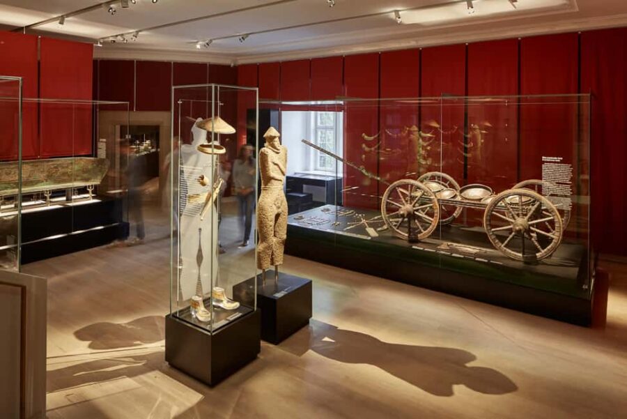 Stuttgart: Landesmuseum Württemberg Old Castle Entry Ticket - Visiting the Old Castle in Stuttgart’s City Center