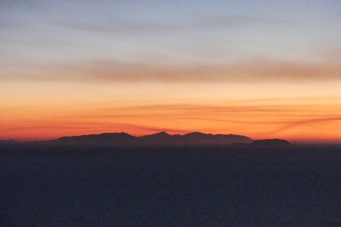 Sunrise Caldera Hike with Snacks - Pickup and Meeting in Oia at Dawn