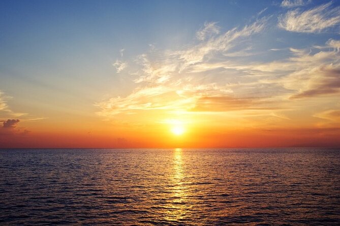 Sunset Dinner Cruise in Honolulu - Experience the Best Views of Waikiki and Diamond Head from the Water