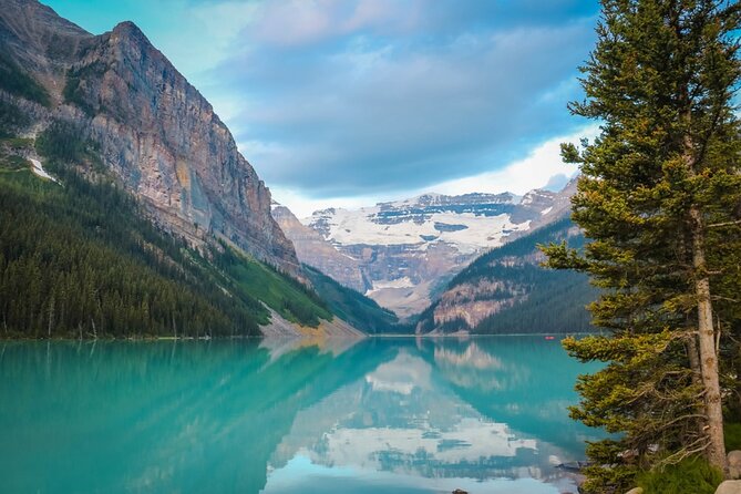 Sunset in Moraine and Lake Louise Tour at 6:00 pm - Exploring Lake Louise at Sunset