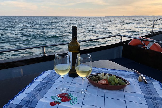 Sunset trip - Sailing from Portimao Marina to the Fishng Village of Alvor