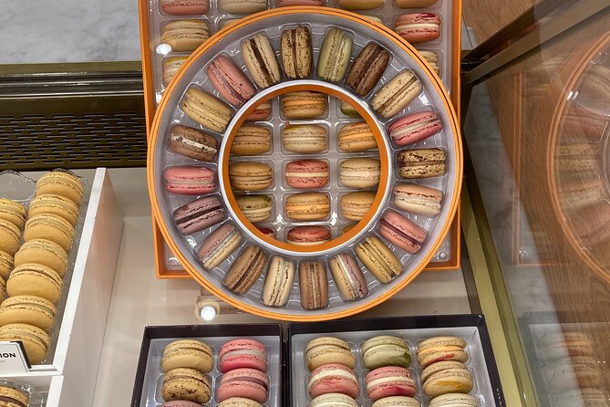 Sweet Gourmet Walk in the Marais - Sampling the Best Pastries and Chocolates in Paris