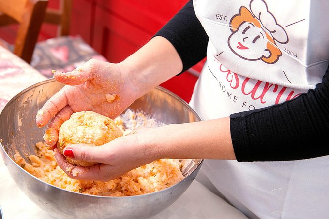 Syracuse Walking Tour & Traditional Cooking Class with Wine - Syracuse’s Historic Streets and Bustling Markets