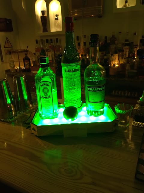 Table Zero: Cocktail Night in Style with Tapas Included - The Unique Venue in Sants: A Sleek Private Bar