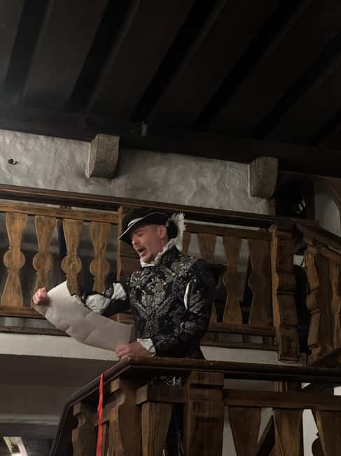 Tallinn: Old Town Guided Tour and Medieval Dinner with Show - From the Old Town to the Castle District