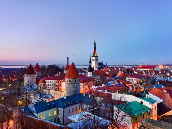 Tallinn Sightseeing Tour by Coach and Foot - Kadriorg Park and Kadriog Palace