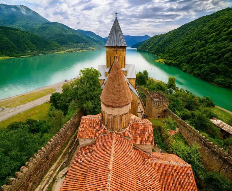 Tbilisi : Kazbegi, Ananuri, Gudauri & Gergeti, Best Day Tour - Highlights of the Tour: From Ananuri to Gergeti