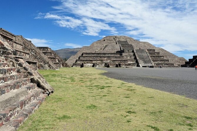 Teotihuacan, Basilica de Guadalupe and Tequila tasting - Starting with the Ancient Site: Tlatelolco