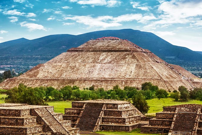 Teotihuacan & Guadalupe Shrine + Xochimilco, Coyoacán & Frida Kahlo Combo Tour - Exploring Teotihuacan: City of the Gods