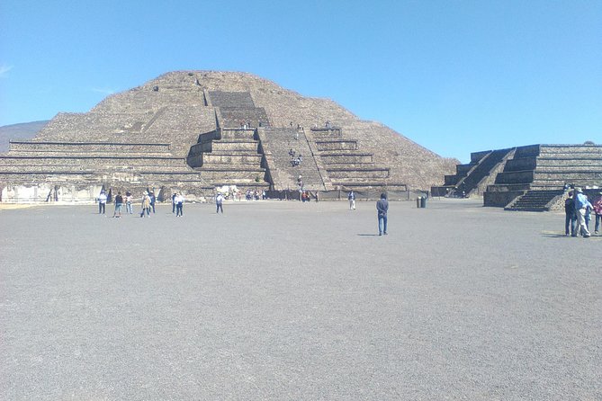 Teotihuacan with a private guide - Climbing and Exploring the Pyramids Without the Crowds
