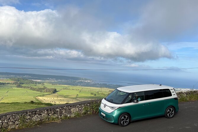 Terceira Island Highlights with Traditional Lunch - Enjoying the Ocean and Goat Islet from Miradouro da Cruz do Canario