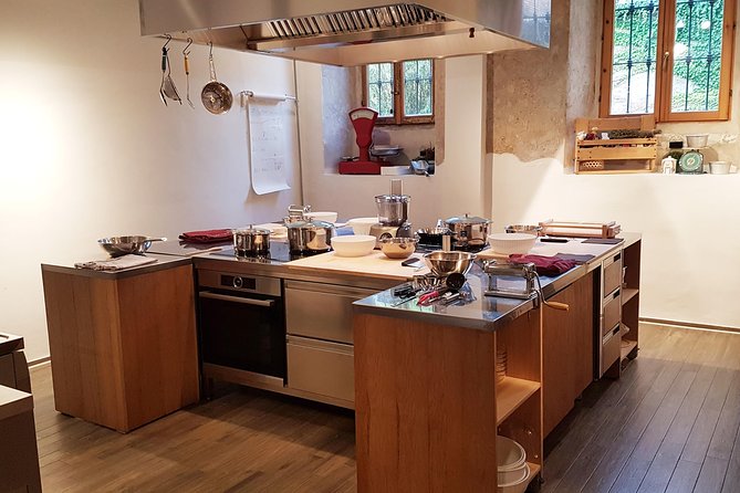 The Art of Making Pizza-Cooking Class in Unique Location with Italian Pizzachef - Vittorio: The Expert Pizzachef and Engaging Host