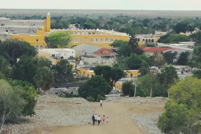 The Best of Izamal Walking Tour - Visiting the Kinich Kak Moo Pyramid