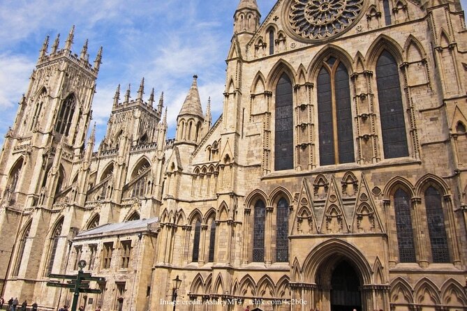 The Best of York Private Walking Tour: Landmarks & Hidden Gems - Discovering the Magnificence of York Minster