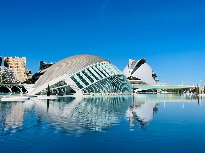 The City of Arts and Sciences in Valencia - The Location and Meeting Point: El Corte Inglés in Pintor Maella Street