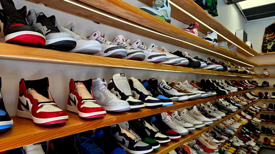 The excitement of New York fashion - Lower East Side Fashion Tour - Exploring Iconic Streetwear and Sneaker Shops