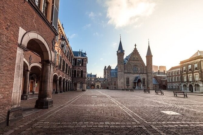 The Hague Must-See attractions Private Walking Tour With A Guide - Starting at Het Plein: The Heart of Dutch History