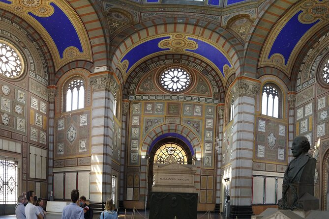 The Monumental Cemetery of Milan guided experience - The Guide’s Expertise and Storytelling Approach