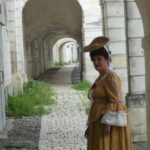 The Opulence of La Rochelle Merchants in the 18th Century - The Costumed Guide in Historical Attire Leads the Tour