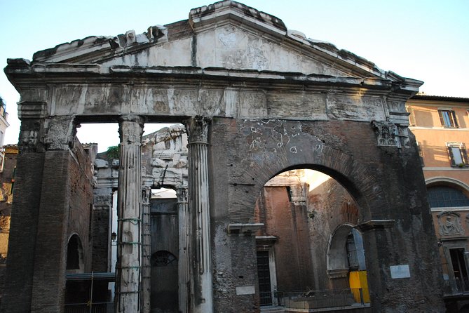 The Roman Jewish Ghetto: A Self-Guided Audio Tour - Exploring the 1904 Synagogue