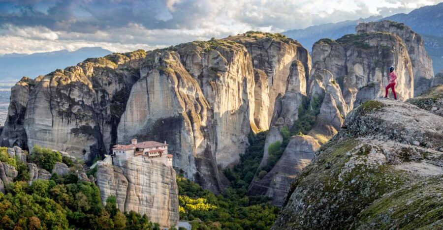Thessaloniki: Full-Day Meteora Monasteries Tour - Discovering Meteoras Majestic Monasteries