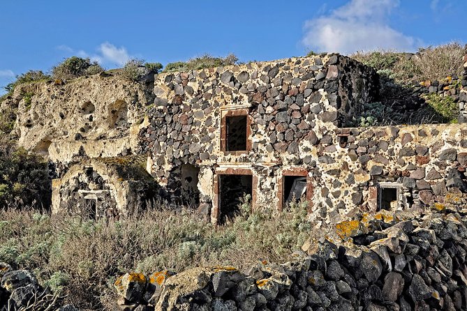 Thirassia Island: 6hr Private Tour with Lunch from Santorini - Exploring the Abandoned Village of Agrilia