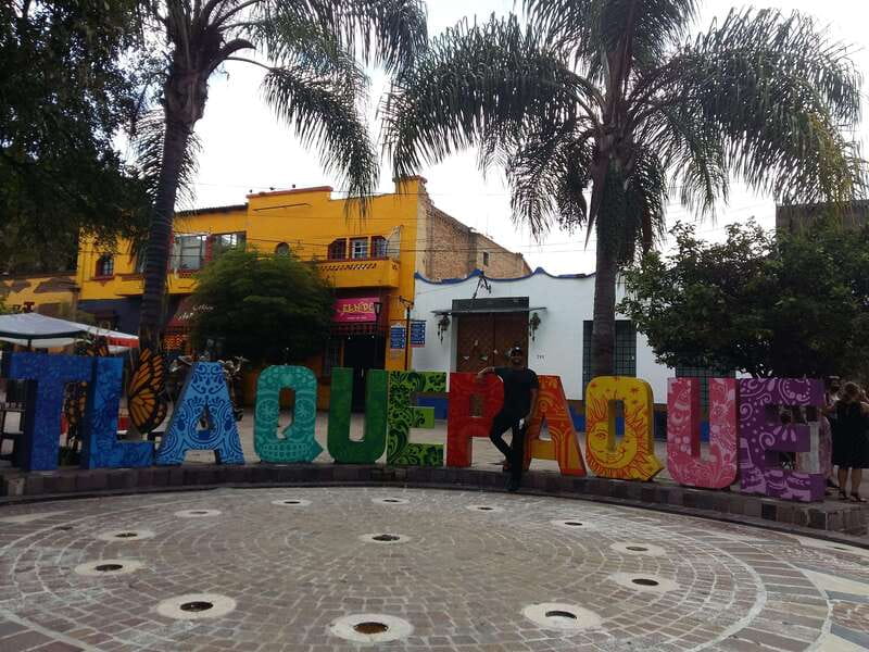 Tlaquepaque Magic Town: Artisans, Traditions, Architecture - Visiting the Big Colorful "Tlaquepaque" Sign and Main Square