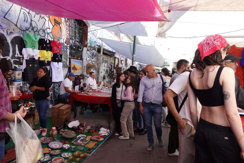 Tlatelolco and La lagunilla Market Mexico City Walking tour - Exploring the Vibrant La Lagunilla Market