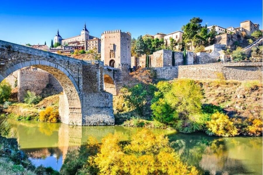 Toledo : Private Walking Tour with a Pro guide - Starting Point at Plaza de Zocodover