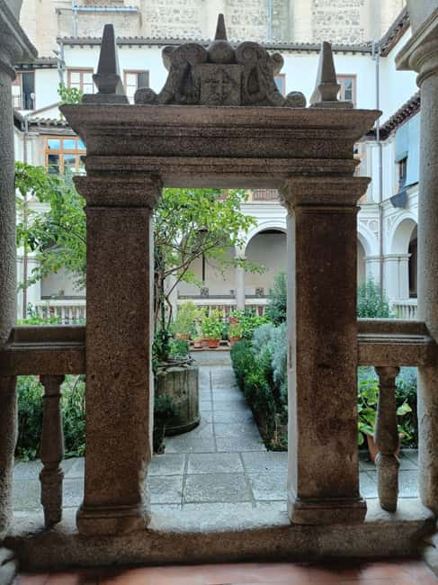 Toledo: Ruta de Conventos con degustación de mazapán y vino - Exploring Toledo’s Convent of the Comendadoras de Santiago