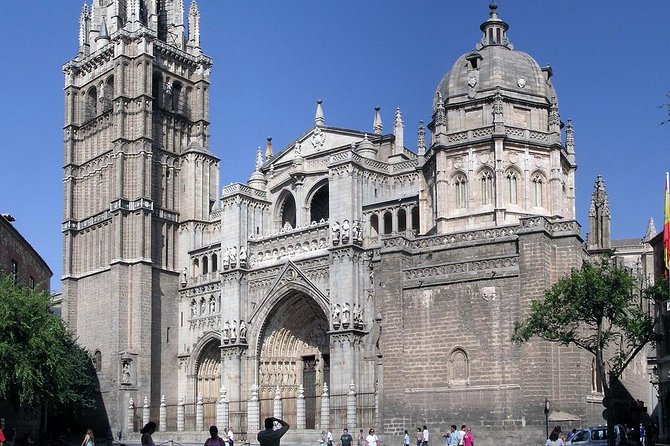 Toledo Tour with Cathedral, Synagoge & St Tome Church from Madrid - Visiting the Alcázar of Toledo: A Fortress with a Past