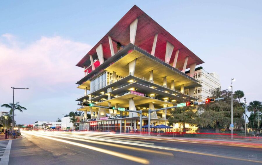 Top 10 South Beach Highlights Tour - Lincoln Road & Espanola - Starting Point at the Art Deco Welcome Center