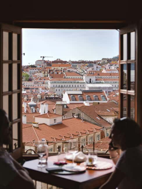 Top Portugal Tour: 7-Day with Transfers, Hotel & Breakfasts - Lisbon: The Vibrant Capital of Portugal