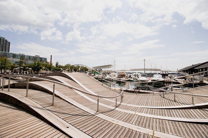 Toronto City Highlights Express Tour - Highlights at Toronto City Hall and Nathan Phillips Square