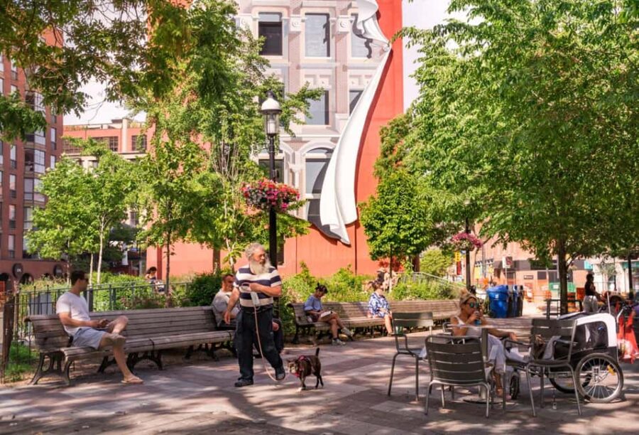 Toronto Couples Private Tour: Bustling Squares, Serene Parks - Starting at Yonge-Dundas Square, Toronto’s Vibrant Heart