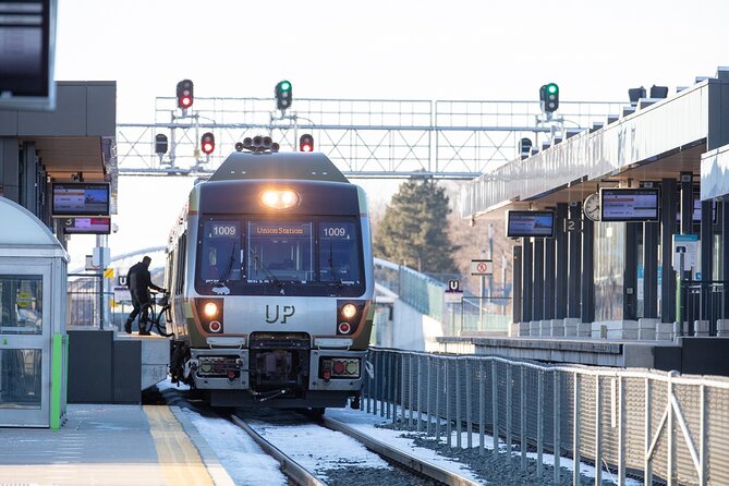 Toronto Express Train Pass to and from Pearson Airport - From Pearson to Downtown Toronto: The Route and Stops