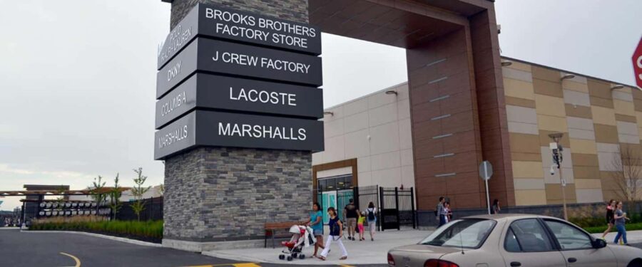 Toronto: Private Niagara Tour & Shopping at Niagara Outlet - Pickup and Transportation in Toronto