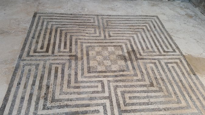 Tour in the ruins of Pompeii with an archaeologist - Meet at Via Villa dei Misteri: Easy Access and Convenience