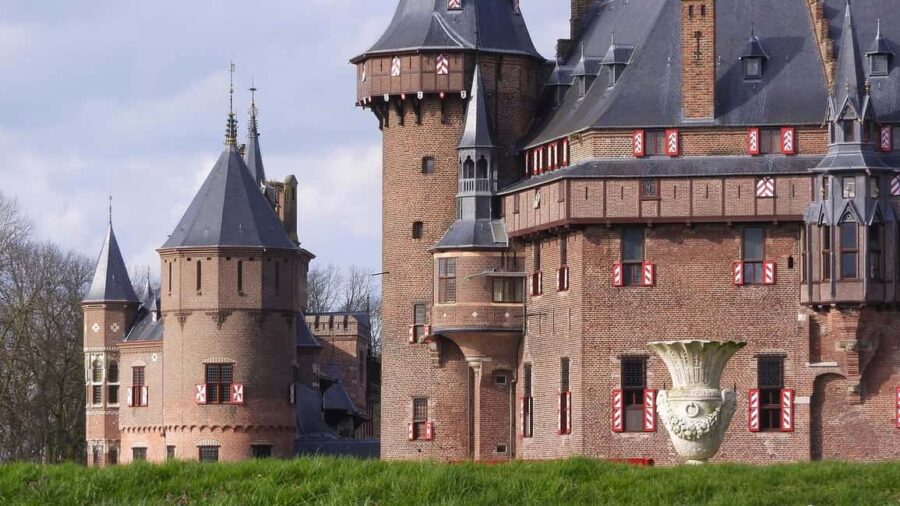 Tour of Utrecht, Haar Castle, and Breukelen + guide and private car - Exploring Haar Castle’s Fairytale Setting