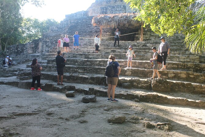 Tour to Chacchoben Ruins and boat tour in Bacalar - Visiting the Chacchoben Mayan Ruins